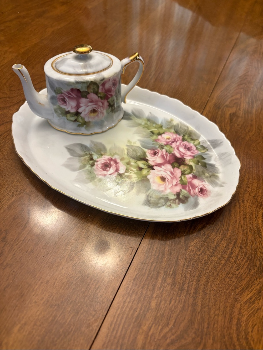 Porcelain Rose-Pattern Tea Set with Gold Trim - Pink and White